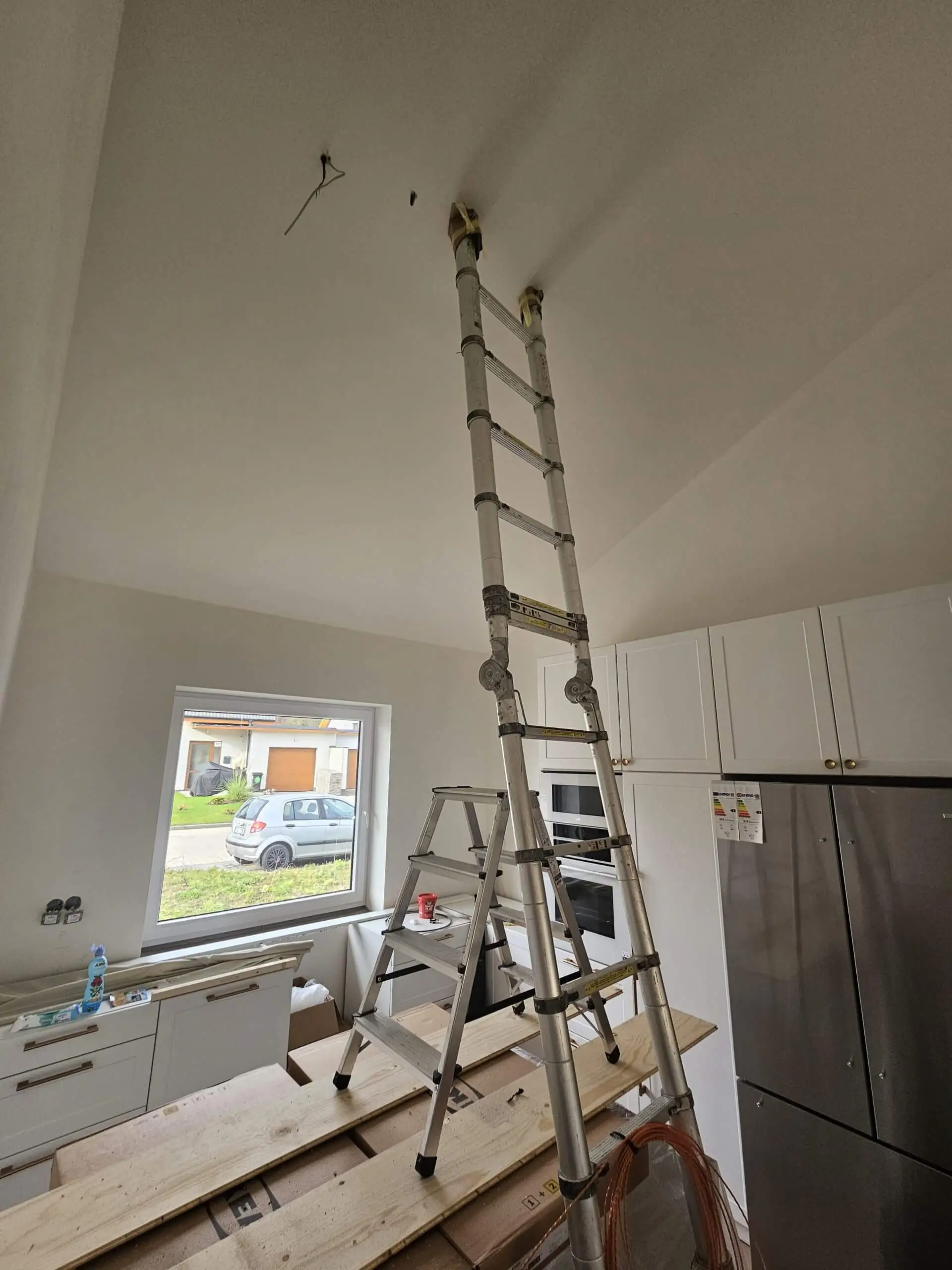 Postup zavěšení lustru do kuchyně